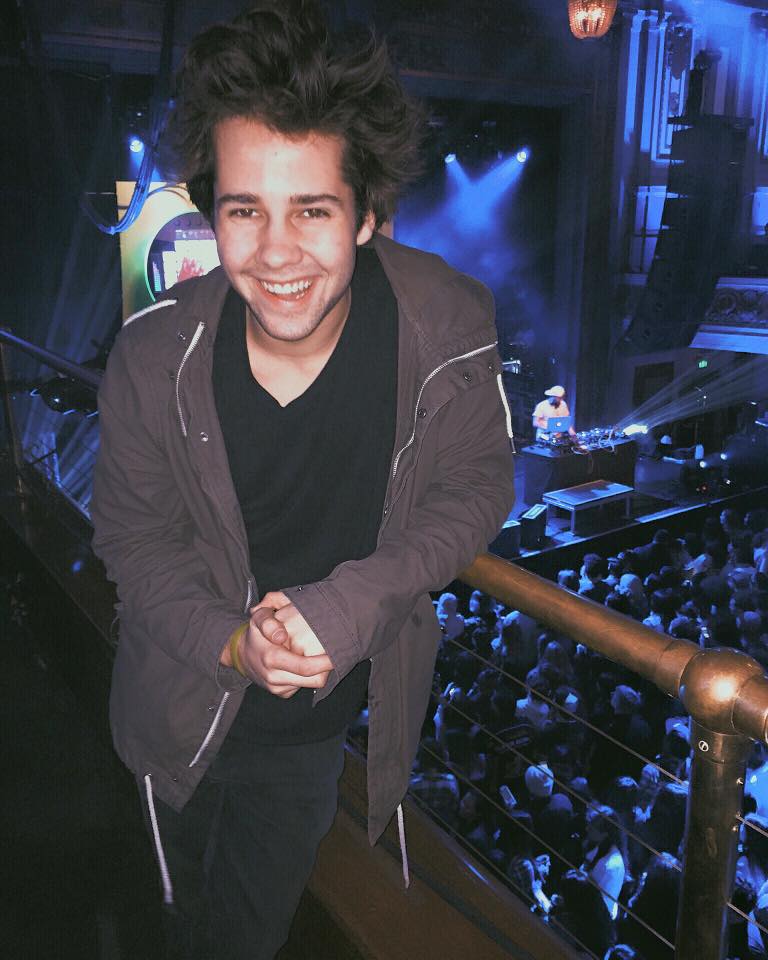 magconrdm's tweet photo. Tienes un aire a David Dobrik 😂 @RobertoArtigass https://t.co/6S4gH2r8Qw