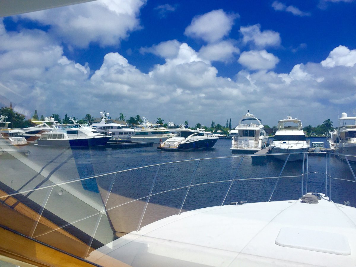 thomasgumz's tweet photo. View from the new corner office :) https://t.co/SUH8Cl8QSs
