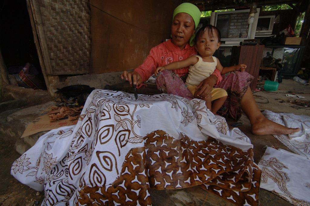 Metro_TV's tweet photo. Bantul Dorong Perajin Batik Tingkatkan Inovasi https://t.co/64ZT8oECFN https://t.co/bDr7B0AcrF