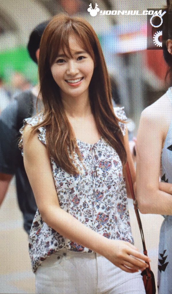 [PIC][04-08-2016]Yuri và SeoHyun khởi hành đi Trung Quốc để quảng bá cho thương hiệu dầu gội – “PANTENE” vào sáng nay Co-qBE5W8AElE3F