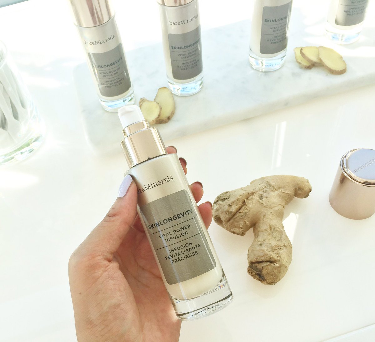 MyBlancCanvas's tweet photo. This came just in time for my tired skin! Can't wait to try this SKINLONGEVITY Vital Power Infusion!🙋🏻💕 #SkinSoGood https://t.co/PIT9QCTN5y