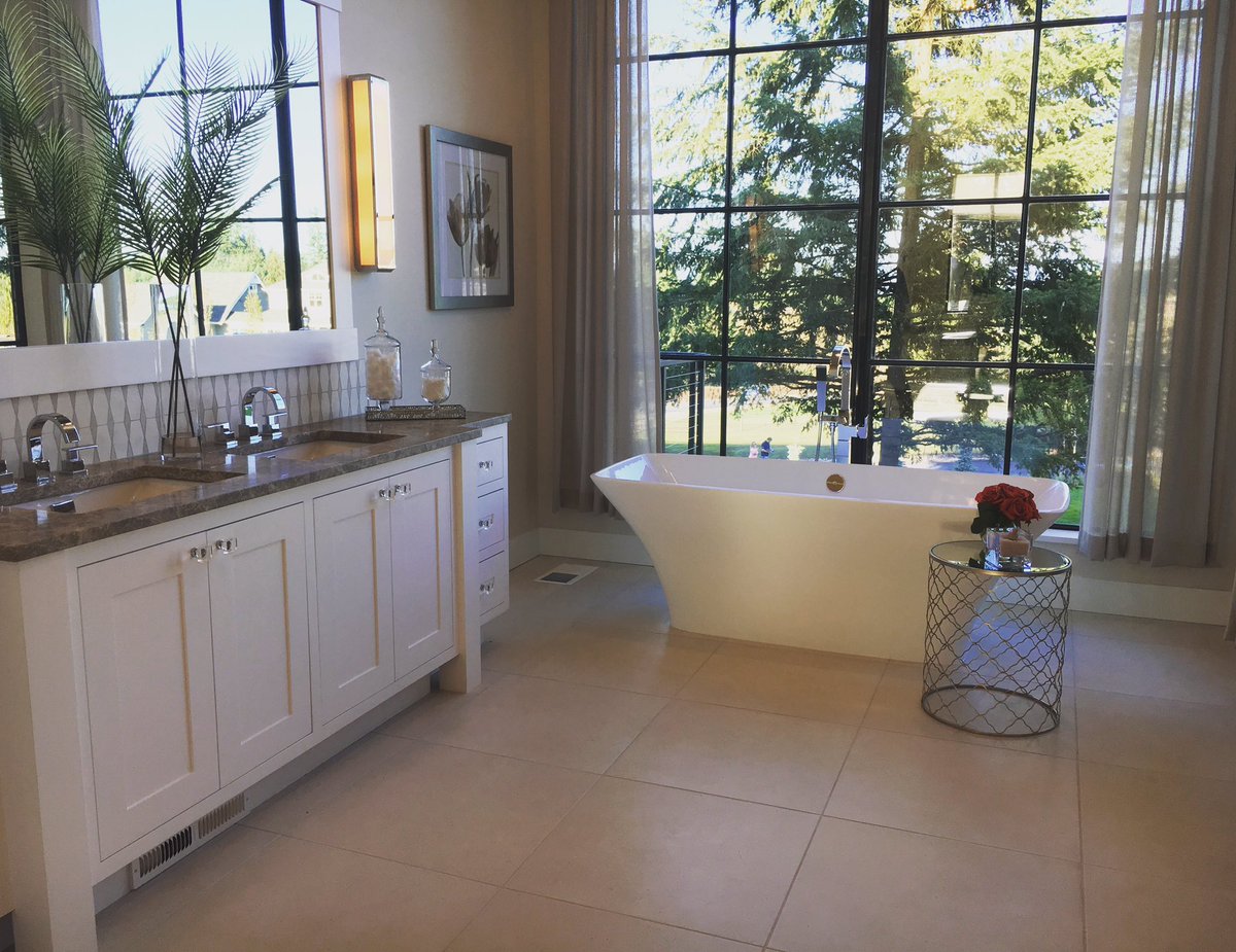 PortlandBizTrib's tweet photo. Rub-a-dub-dub, dreaming of this tub 😍 #streetofdreams @nwnatural #dolcetta https://t.co/vIOH3KiCmH