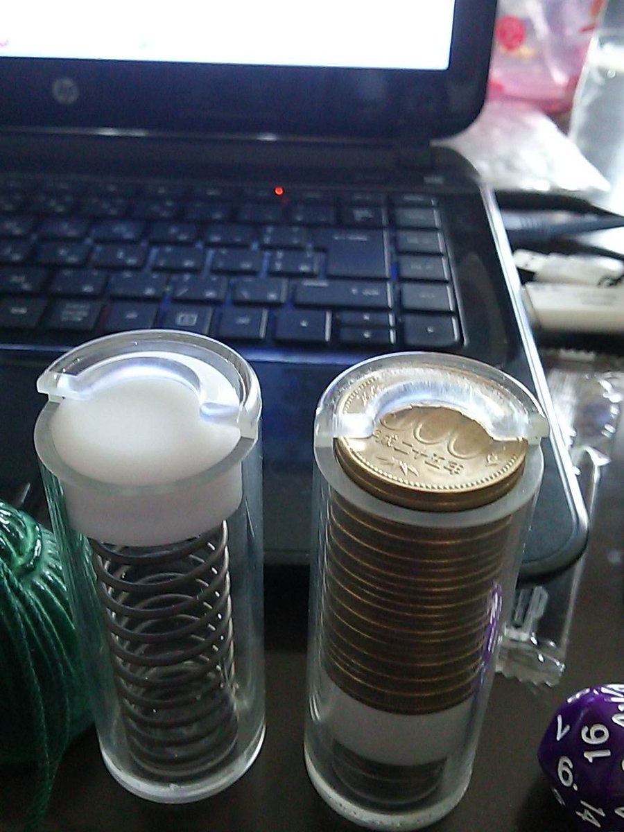 C90頒布物2】メインはクトゥルフ神話TRPGのシナリオ集ですが、今回もいつもの500円玉用コインシリンダーつくりました。 あとは、極少数ですが100円玉用も作りました。  値段は各2000円です。 前回のテスト品は1500円で