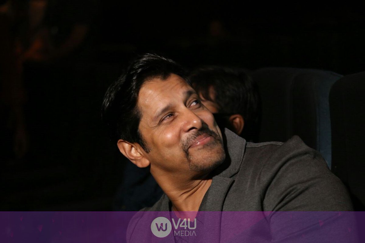 Kolly_Flick's tweet photo. #ChiyaanVikram's #IrumuganAudioLaunch !!
@chiyaanCVF @SonyMusicSouth @anandshank   https://t.co/qCAmH9sXo8