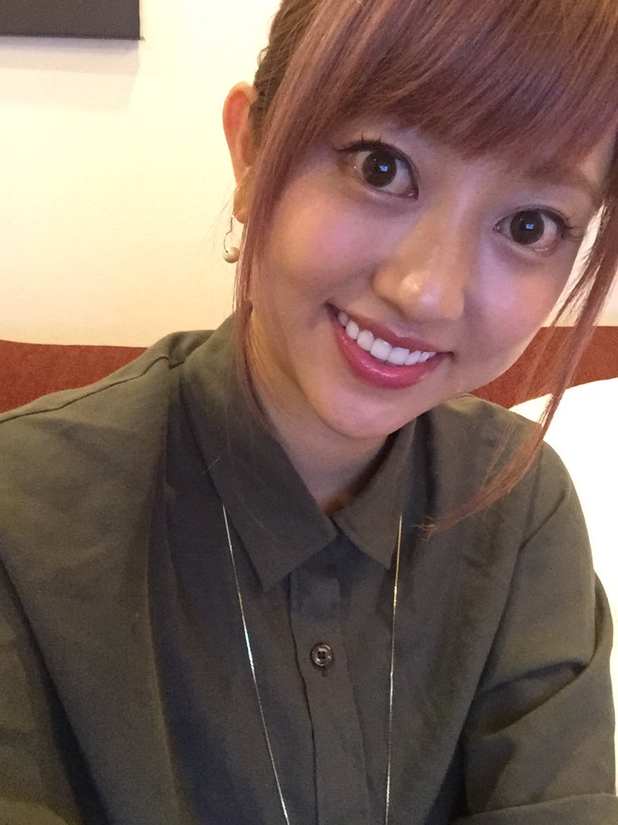 菊地亜美 アプリ使ったら髪色変わっちゃうから加工なしで写真撮ってみた ここ最近ずっとこの色