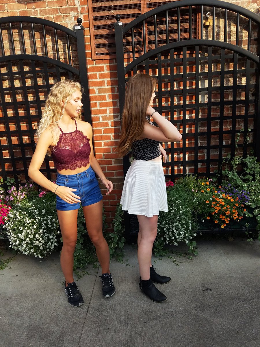 sorrynotsara's tweet photo. when u can't stop staring at the booty 😂😂😂 #nationalgirlfriendsday https://t.co/2lB2puWfNU