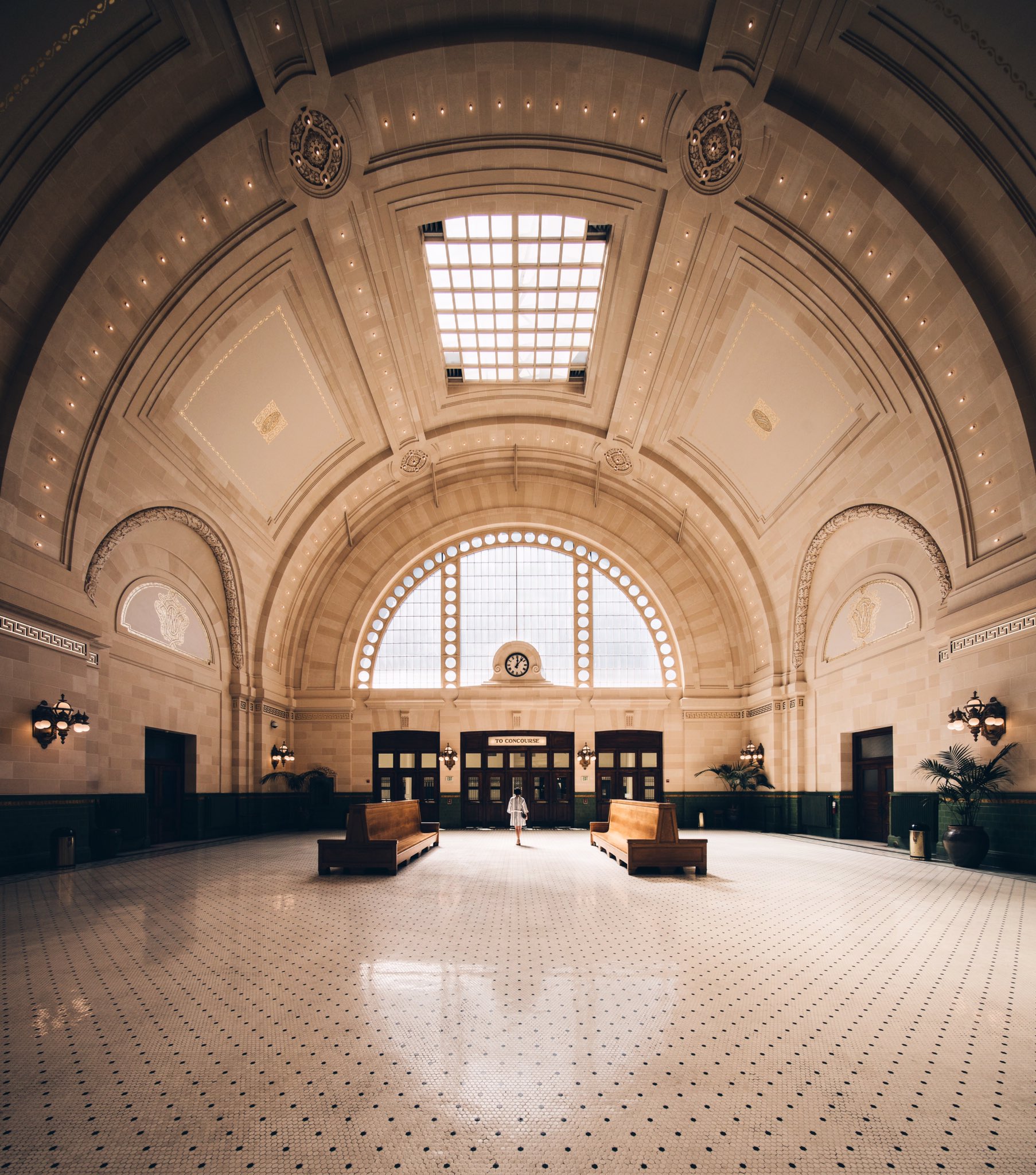 Hidden in plain sight. Exploring the gorgeous Union Station during a long weekend in Seattle. https://t.co/O0Z9bgdCRZ