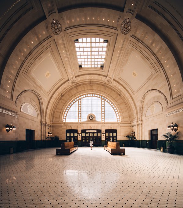 Hidden in plain sight. Exploring the gorgeous Union Station during a long weekend in Seattle. https://t<a href="/tag/stayandwander"class="tags"><span>#stayandwander</span></a>
