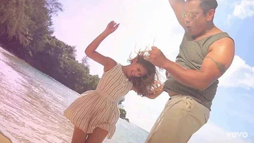 gani1781's tweet photo. #Nayanthara looks like a million bucks in #IruMugan and gorgeous as always. #NoReplacementFound https://t.co/GA1vFhEY3W