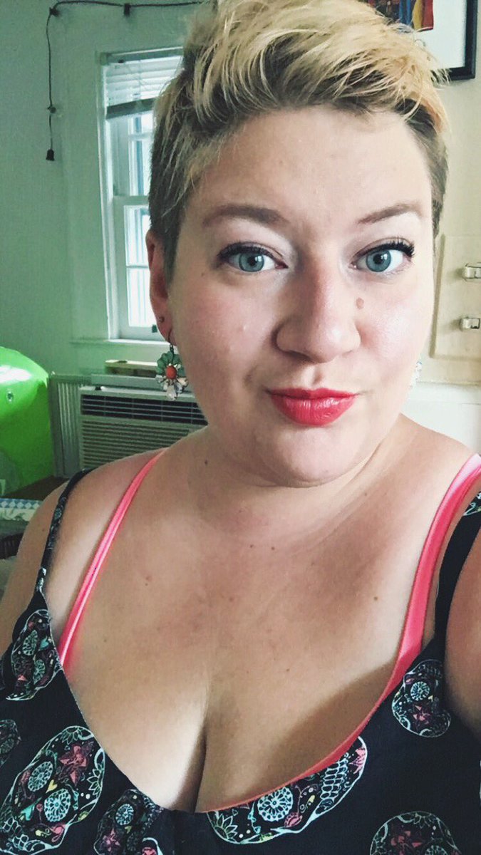 antoniaterrazas's tweet photo. When you feel sad, sparkle. ✨✨✨ #movingfeels #allthegoodbyes https://t.co/SVmAnetafz