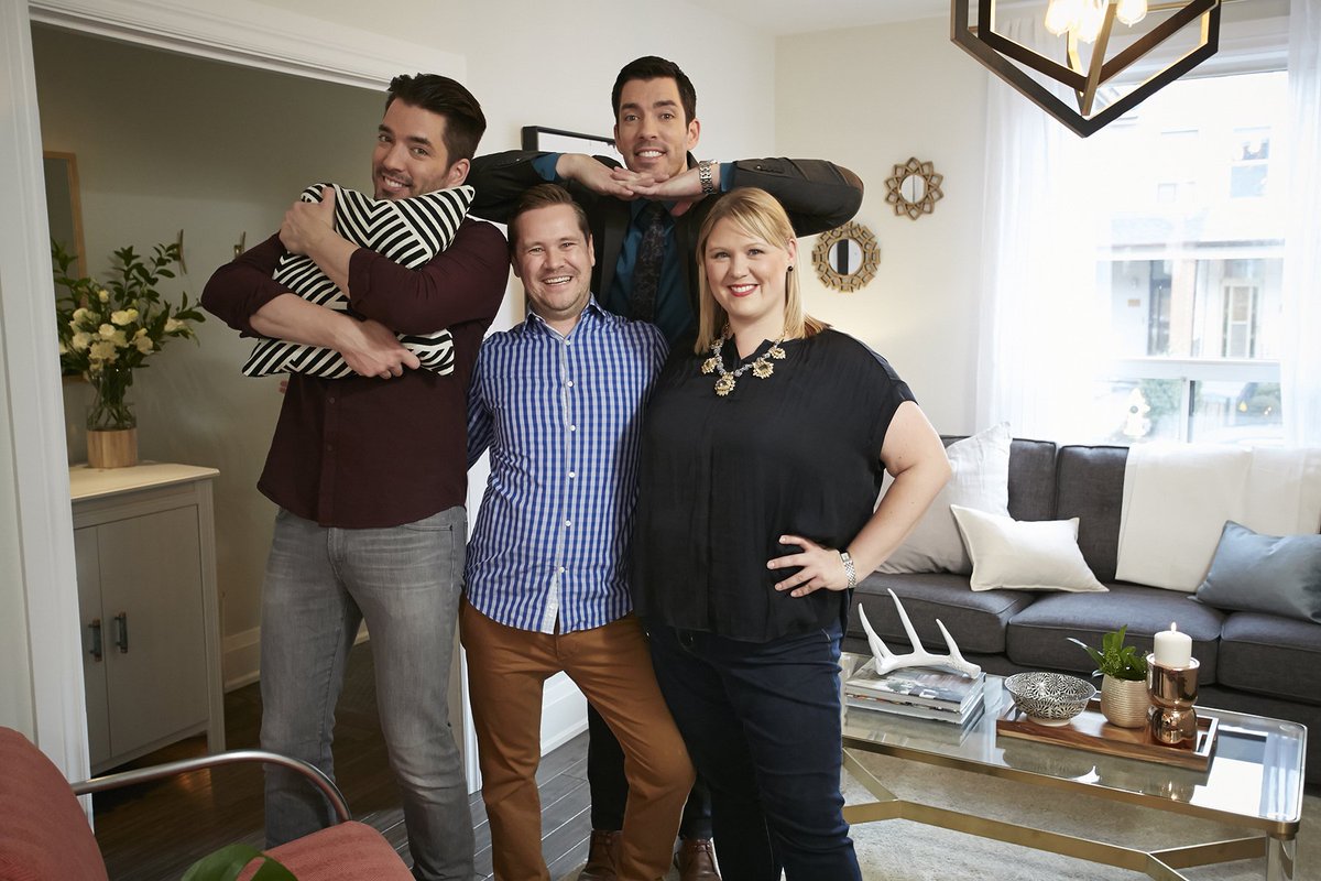 PropertyBrother's tweet photo. .@MrSilverScott + @MrDrewScott deliver another dream home! NEW episode on @w_network at 8pm. #OnlyOnW https://t.co/oE1pfvFaTd