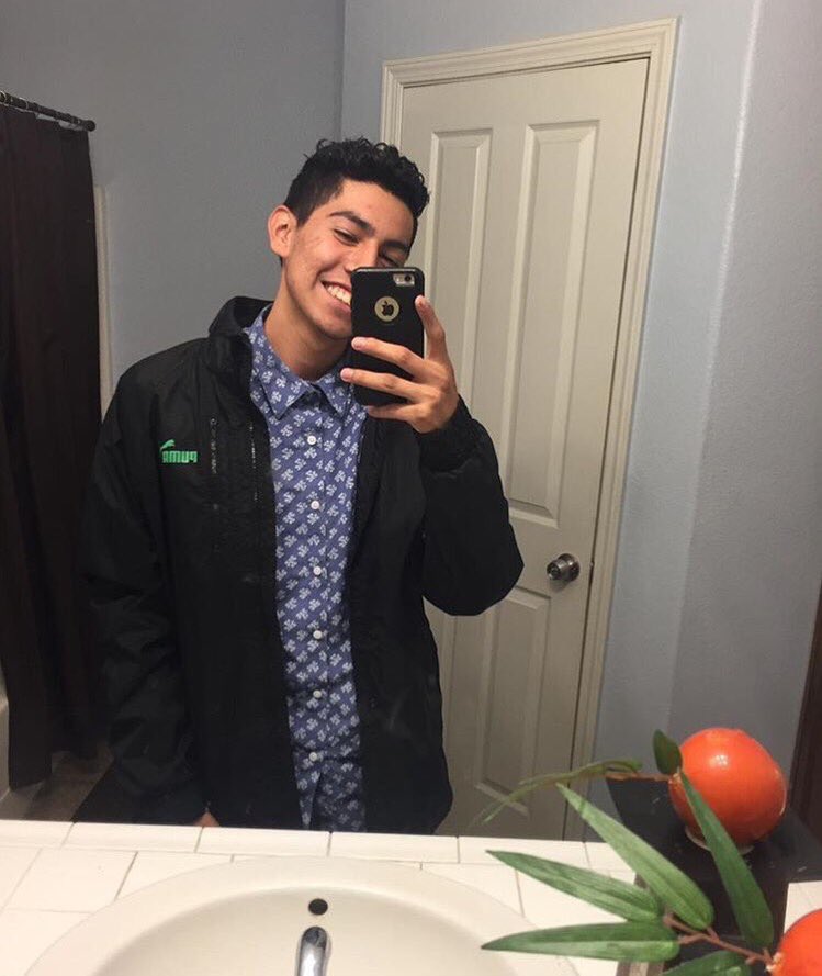 ValleyCuties5's tweet photo. Damian Reyes @dreyyess ;) 
Fowler🌚 https://t.co/PGHv22cZQQ