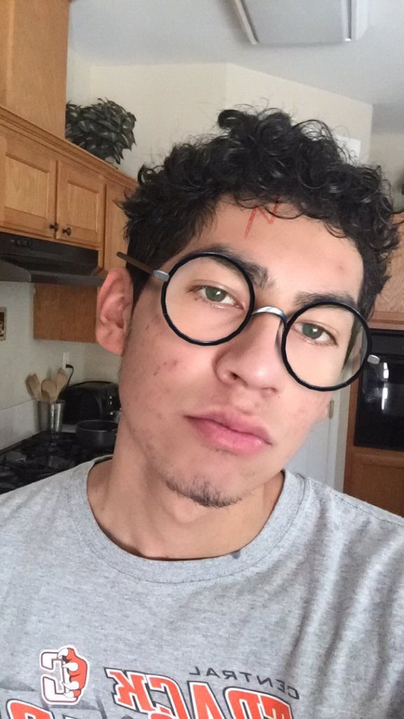 ValleyCuties5's tweet photo. Damian Reyes @dreyyess ;) 
Fowler🌚 https://t.co/PGHv22cZQQ