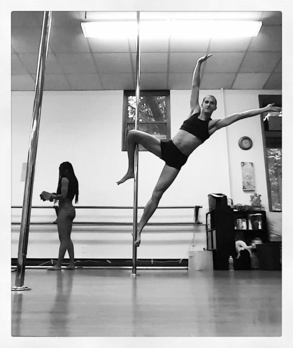 lifeclearhazy's tweet photo. That feeling of finally flying free at the end of a long day.
#pole #poledance #polefly #dance #fitness https://t.co/DCVeJWXNo8