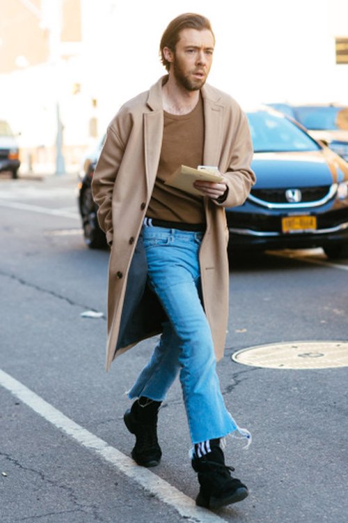 ZLAYcom's tweet photo. 18 Street Styles in Jeans From NY Men Fashion https://t.co/w4iM8xXv3v https://t.co/oWXUFig38r