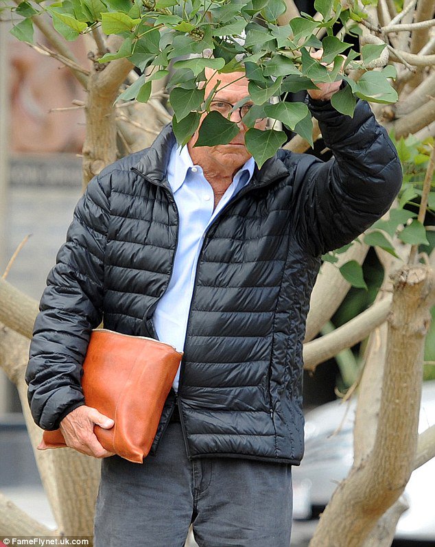 BBW_BFF's tweet photo. my favorite folder on my computer: Dustin Hoffman Fucking With Paparazzi https://t.co/VKOESwglXV