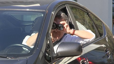 BBW_BFF's tweet photo. my favorite folder on my computer: Dustin Hoffman Fucking With Paparazzi https://t.co/VKOESwglXV