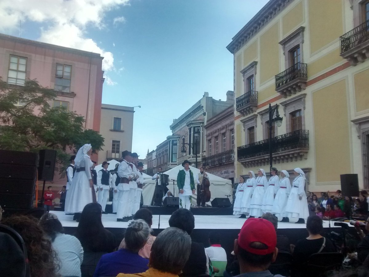 azmeza's tweet photo. #Folkloriada2016 disfrutando zacatecas https://t.co/DBcuEumo5x