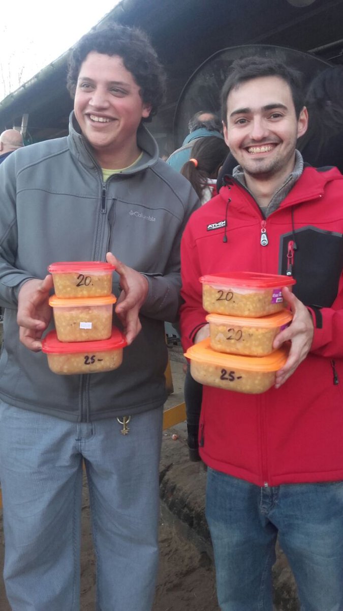 sole_kd's tweet photo. Se buscan por contrabando de locro !
Jaja jaja el precio de los tuppers 😁🙈 @jfb_48 @atela_juane https://t.co/7szgac0rxK