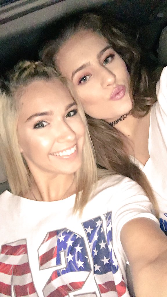 kaliilynnn's tweet photo. Happy #NationalGirlfriendDay to my girlfriends/kids. Love ya crazies 😍💖 @breebaya @marytyson97 @twitterlesschloe https://t.co/OqlRbrzehz