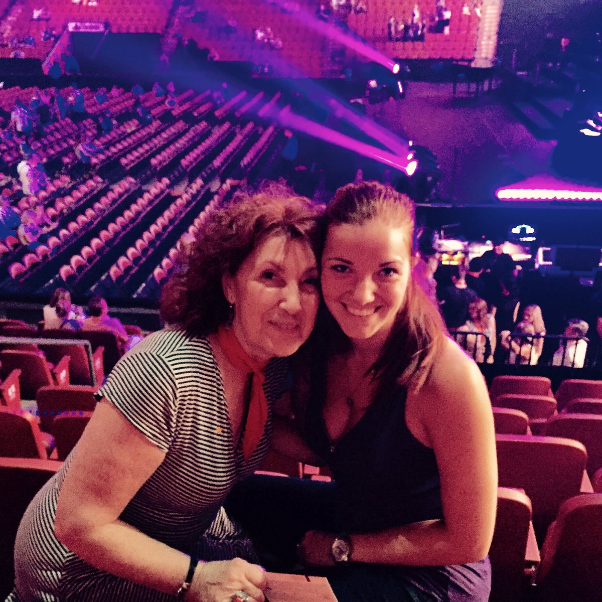 JessicaMacquart's tweet image. Soirée magique #CelineDionMTL