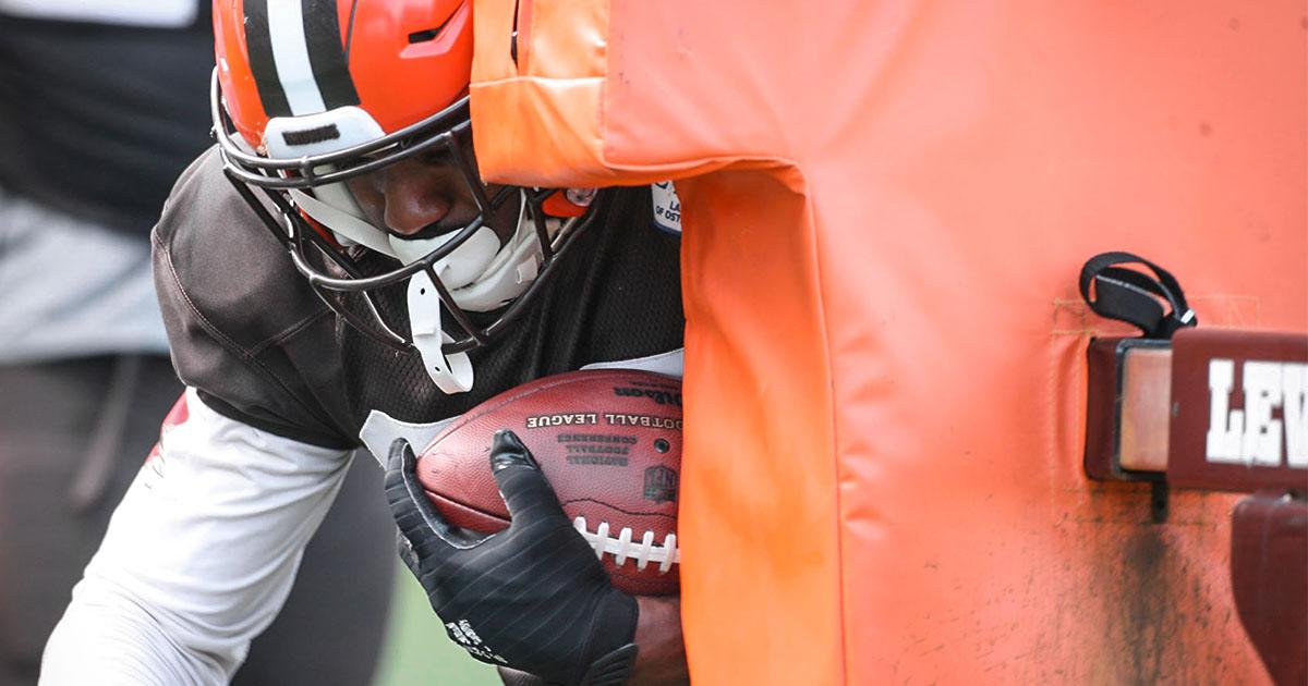 Browns's tweet photo. The pads were popping in Berea today!

On-field observations from Day 4 of #BrownsCamp: https://t.co/fiNr8jJnog https://t.co/SACEG7QxBQ