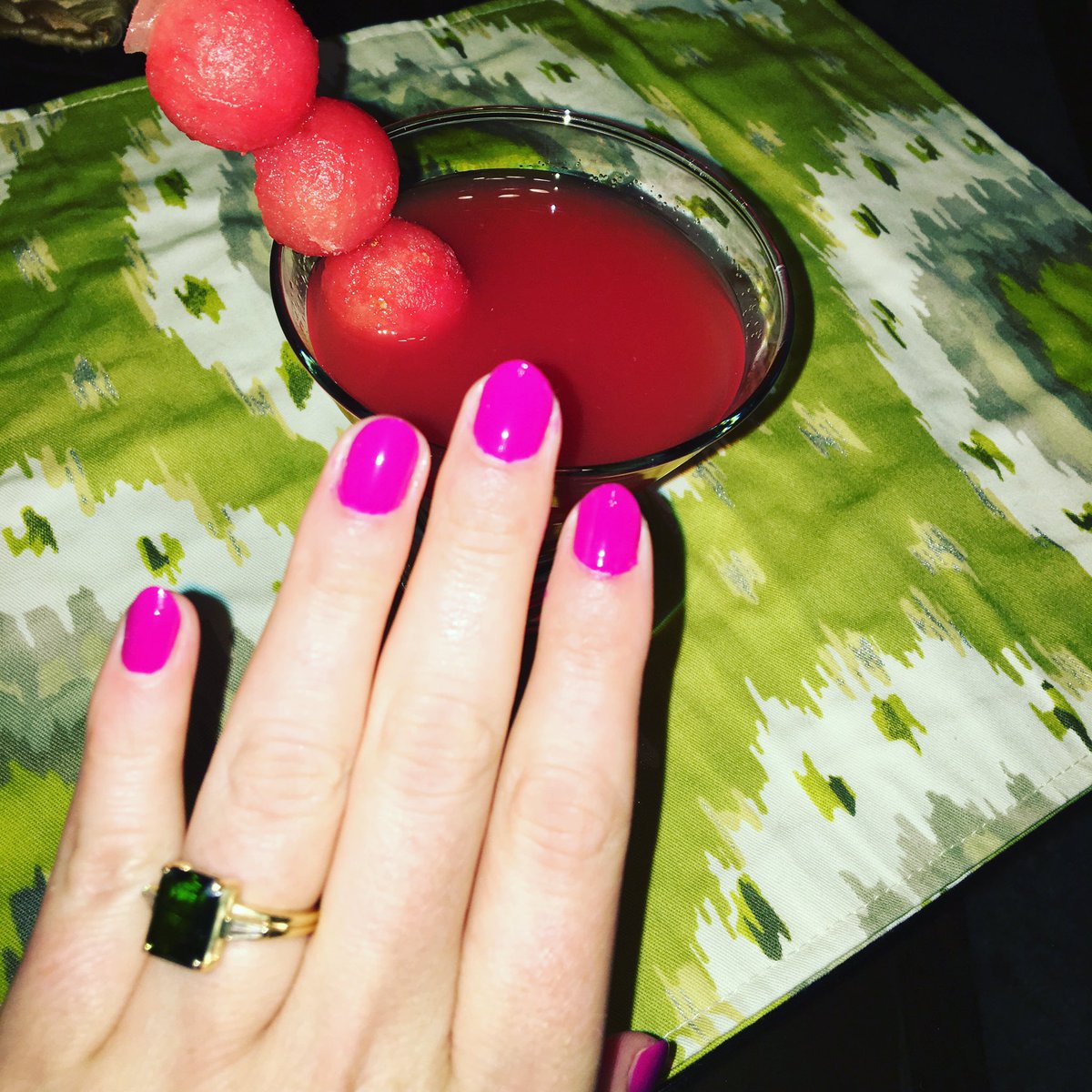 vividlykate's tweet photo. Time for #WearThisDrinkThat for the @bachelor_nation finale!! @essiepolish #BigSpender #WatermelonVodkaFresca 🌹😭💎🍉 https://t.co/Gj1IdAlAqQ