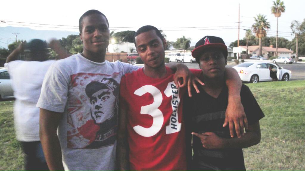 TrapHomieKai's tweet photo. My bro was 16 in this pic lmaooo . No wonder why niggas was so spooked . #RIP https://t.co/zOYwHZATLJ
