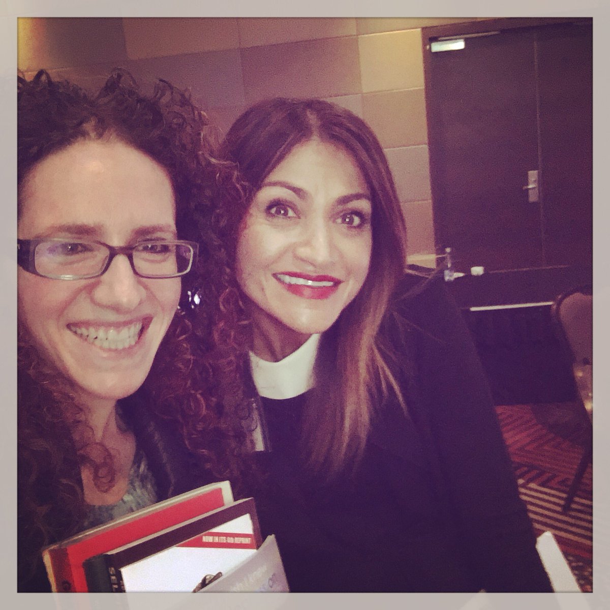 JordanaOZ's tweet photo. It's gotta be a selfie. Always. Thx for the social media prize, Hashtag Queen @goodhuman00 #planning #ovations2016 https://t.co/0r77g6ppzk