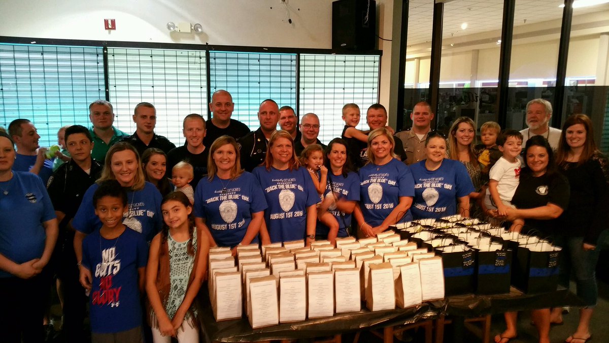 RichmondPDKY's tweet photo. Another photo from Back the Blue Day this evening #BackTheBlue #RPDKY https://t.co/De57UkfL0X