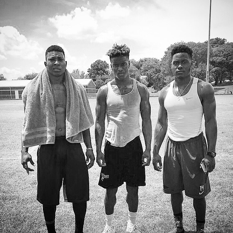 RileyElite3's tweet photo. How can you get the picture if you don't know who took it. |๐ธ#StayReady #E3ST #Elite3 https://t.co/xFPOrqabon