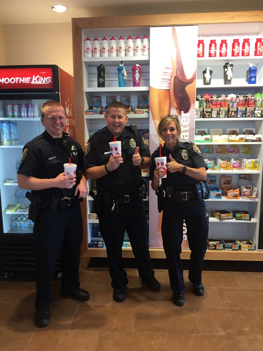 sk_5th_zum_elm's tweet photo. Thank you guys for stopping by today! 😊👮🏽 #FreeSmoothieDay #purpose#thankyou https://t.co/nfH2I7o6KL