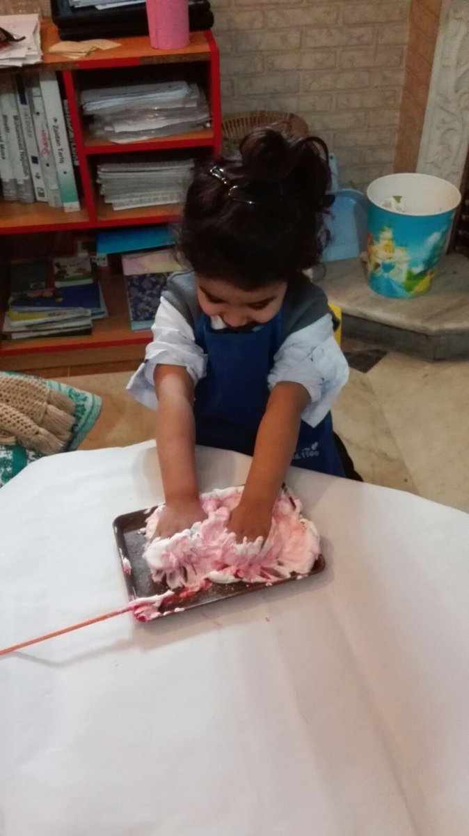 amschool80's tweet photo. Handprints. #preschool #learningisfun @Sananad2 https://t.co/vjOtlGokDZ