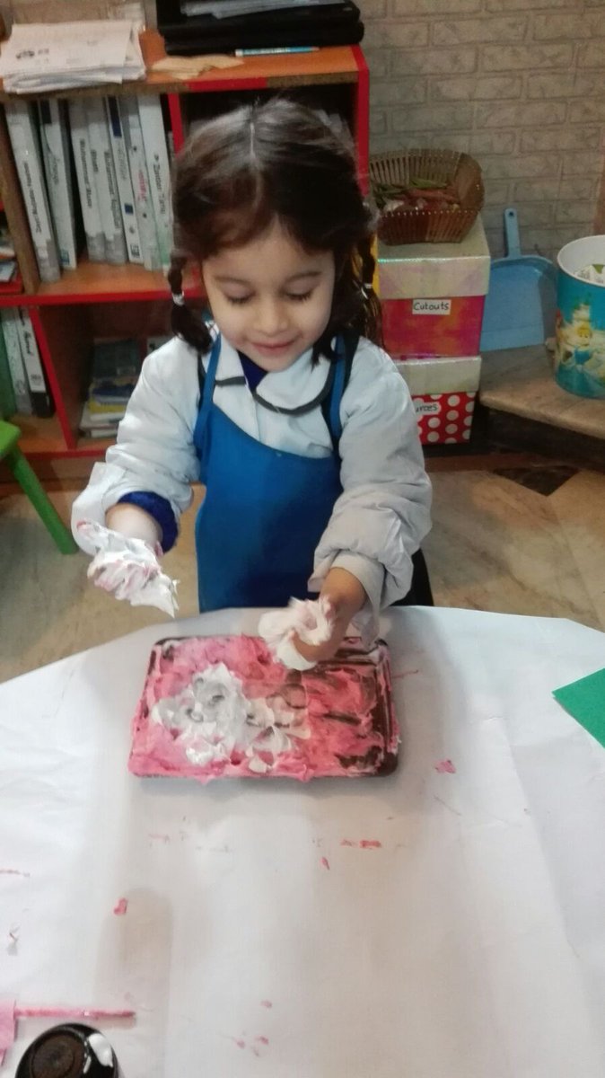 amschool80's tweet photo. Handprints. #preschool #learningisfun @Sananad2 https://t.co/vjOtlGokDZ