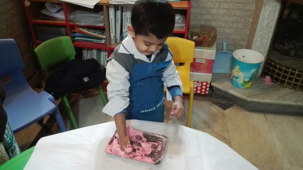 amschool80's tweet photo. Handprints. #preschool #learningisfun @Sananad2 https://t.co/vjOtlGokDZ