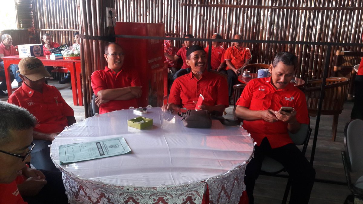 triharyolkt's tweet photo. @Parwi66 @_Funtastic5_ #TelkomFuntastic5 #KDTREG5 #witel kediri mengadakan routin selasaan sabar brow https://t.co/lbmDX4XMOR