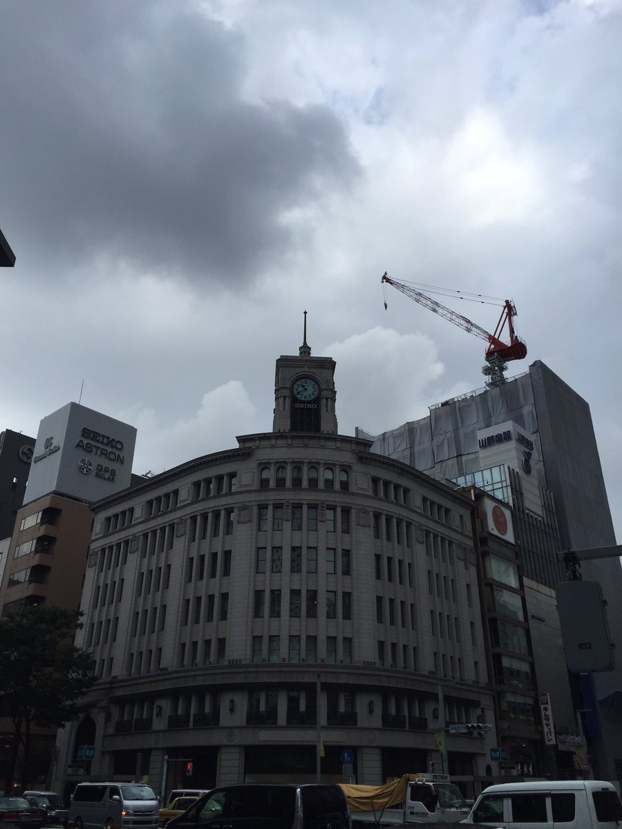 Yu_hitorigoto's tweet photo. 銀座の空が雨雲で危うくなってきた https://t.co/B9O0xCZlbI