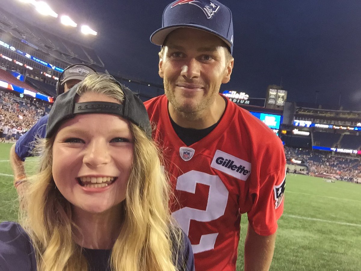 bellaandgeorge1's tweet photo. @Patriots happiest girl ever!  Thank you for a great night. https://t.co/7hLe1YZIR0