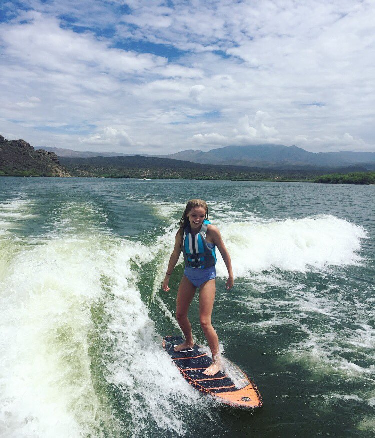whitneyjeannnnn's tweet photo. lake days😎☀️🏄 https://t.co/RtNMxVX4rz