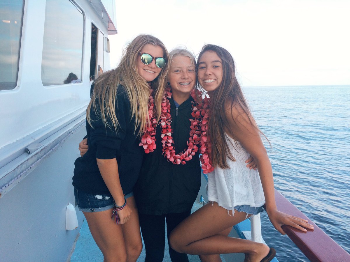 kaileekohorn's tweet photo. A day well spent in Catalina, so thankful for all of these people #jrguards 💘💘 https://t.co/DX3NEWXVLT