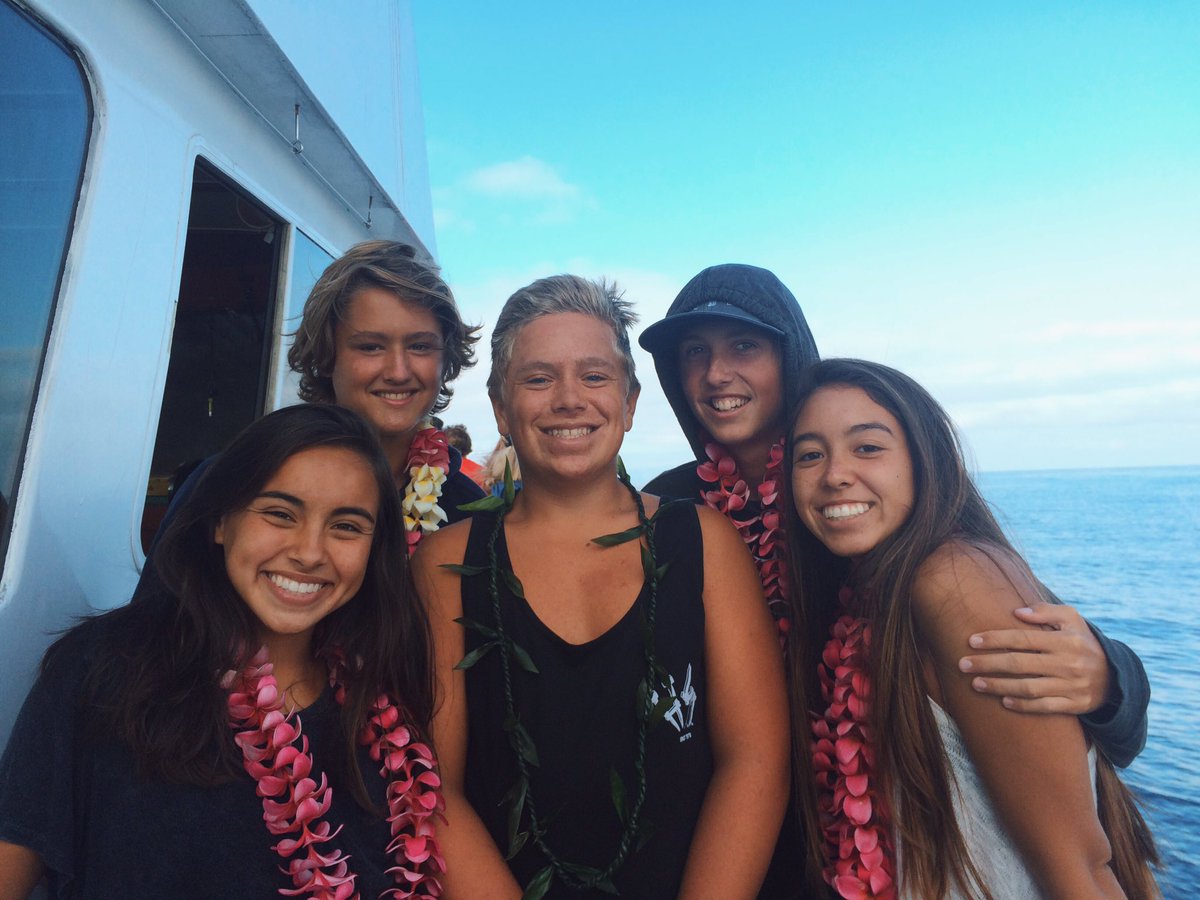kaileekohorn's tweet photo. A day well spent in Catalina, so thankful for all of these people #jrguards 💘💘 https://t.co/DX3NEWXVLT