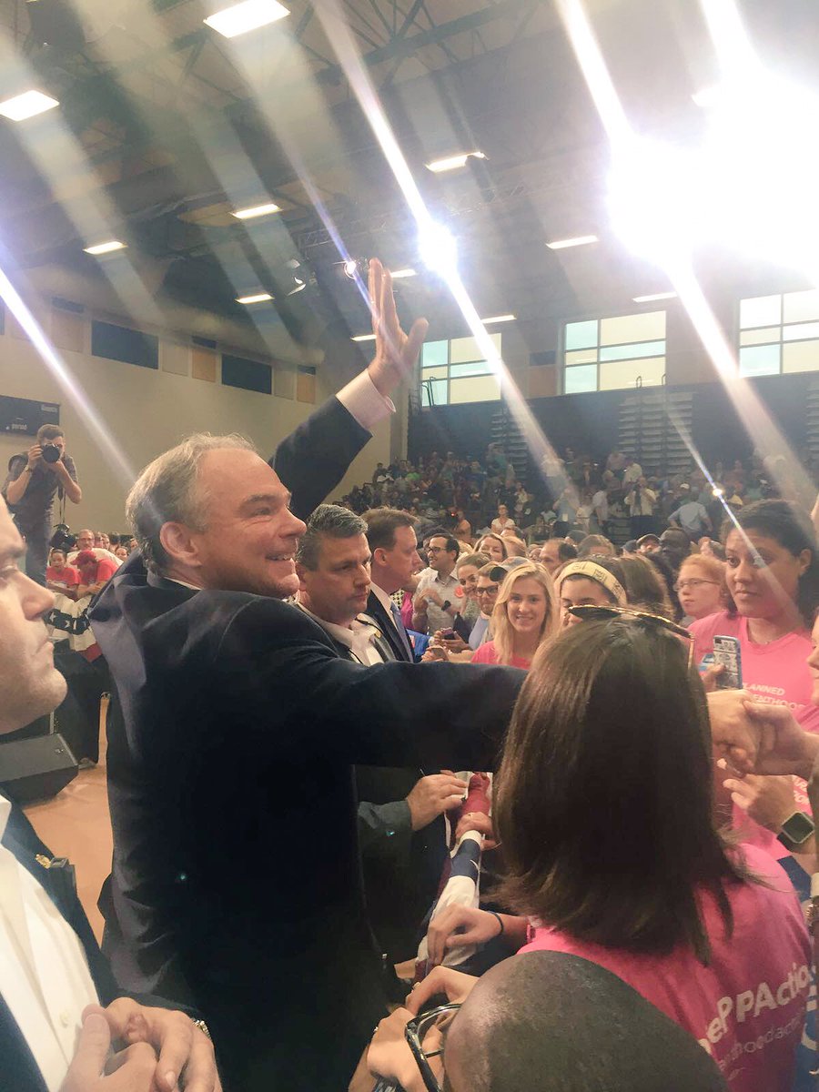 vademocrats's tweet photo. Virginians β€οΈ love Tim Kaine! #rva #tk4usa https://t.co/mrxfcUAp5l