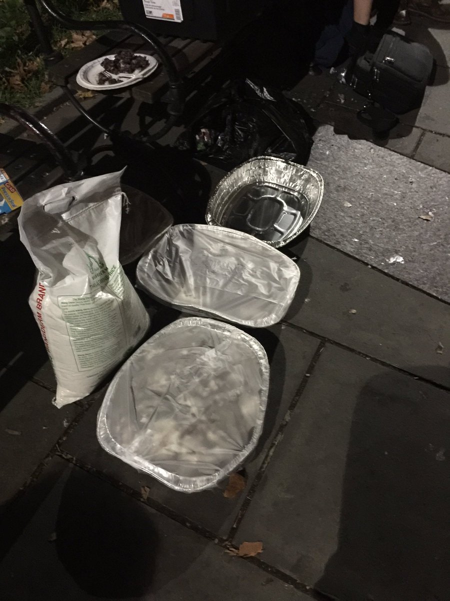 OccupyWallStNYC's tweet photo. Here at #SHUTDOWNCITYHALLNYC the food is being served & water is starting to flow. #FIREBRATTON https://t.co/3c7FAVtnJr