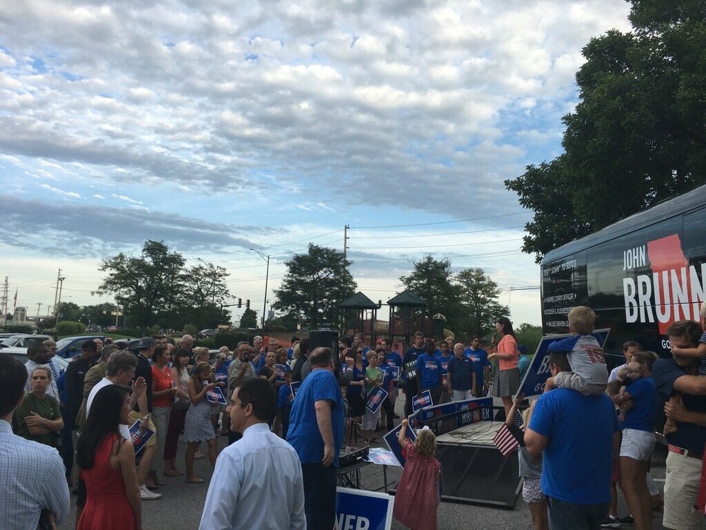 drnurse2010's tweet photo. Exciting evening and large crowd with @JohnBrunnerMO #mogov #dedicatedtofamily https://t.co/v0toQCxbT4