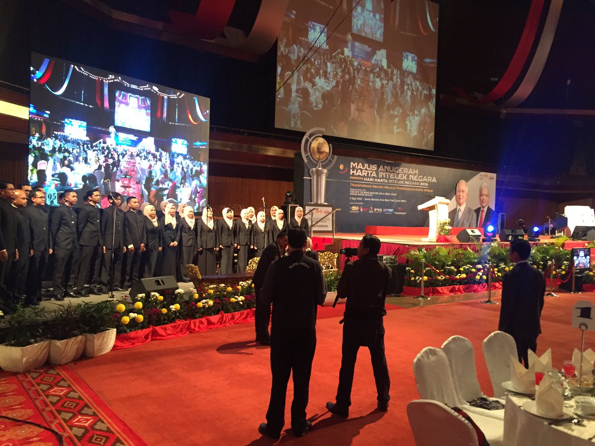 myipo's tweet photo. Langsung dari PWTC: Majlis Anugerah Harta Intelek Negara 2016 #MyIPO #AHIN2016 #bersamaMyIPO https://t.co/D658DretUP
