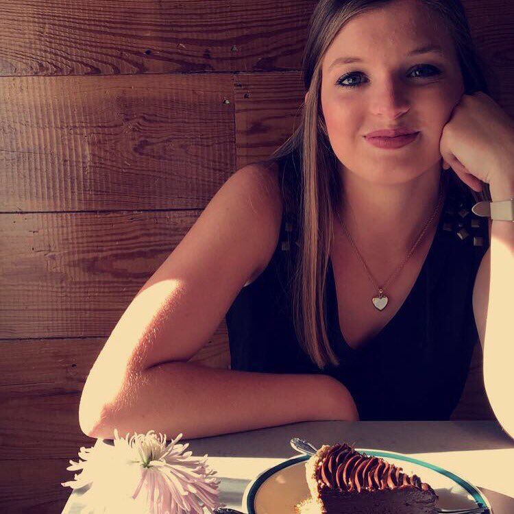 rolomeno12's tweet photo. My girl 
#NationalGirlfriendDay https://t.co/LKLmBYLVkc