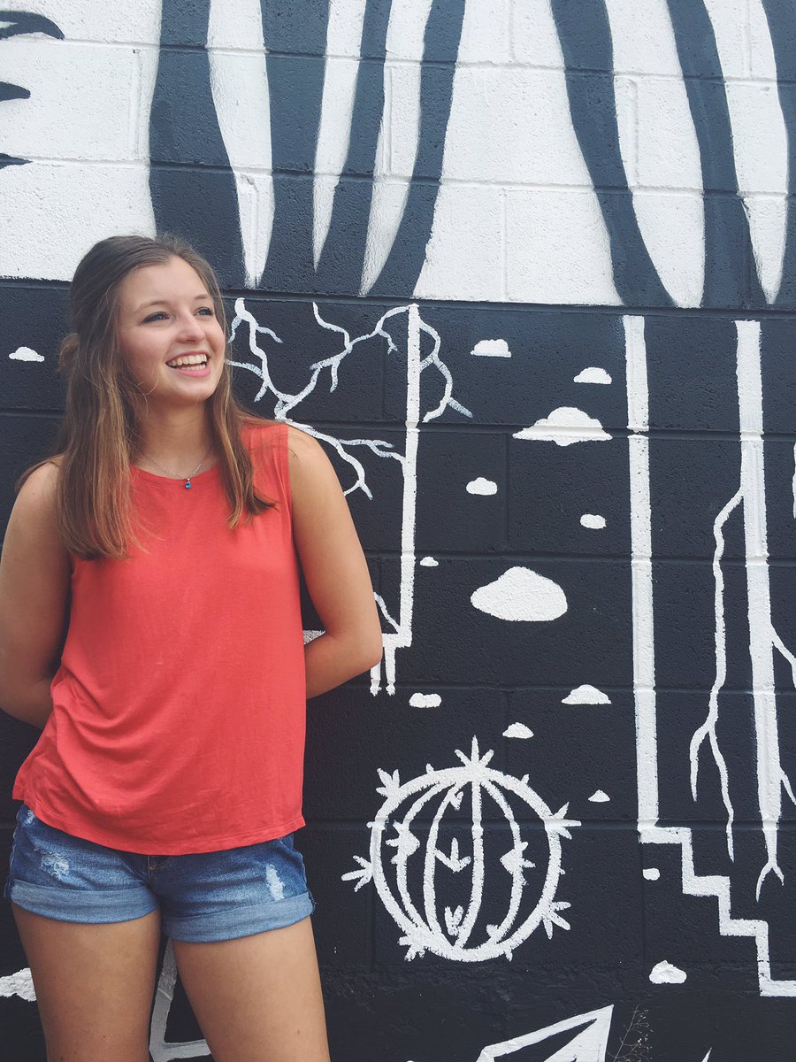 rolomeno12's tweet photo. My girl 
#NationalGirlfriendDay https://t.co/LKLmBYLVkc