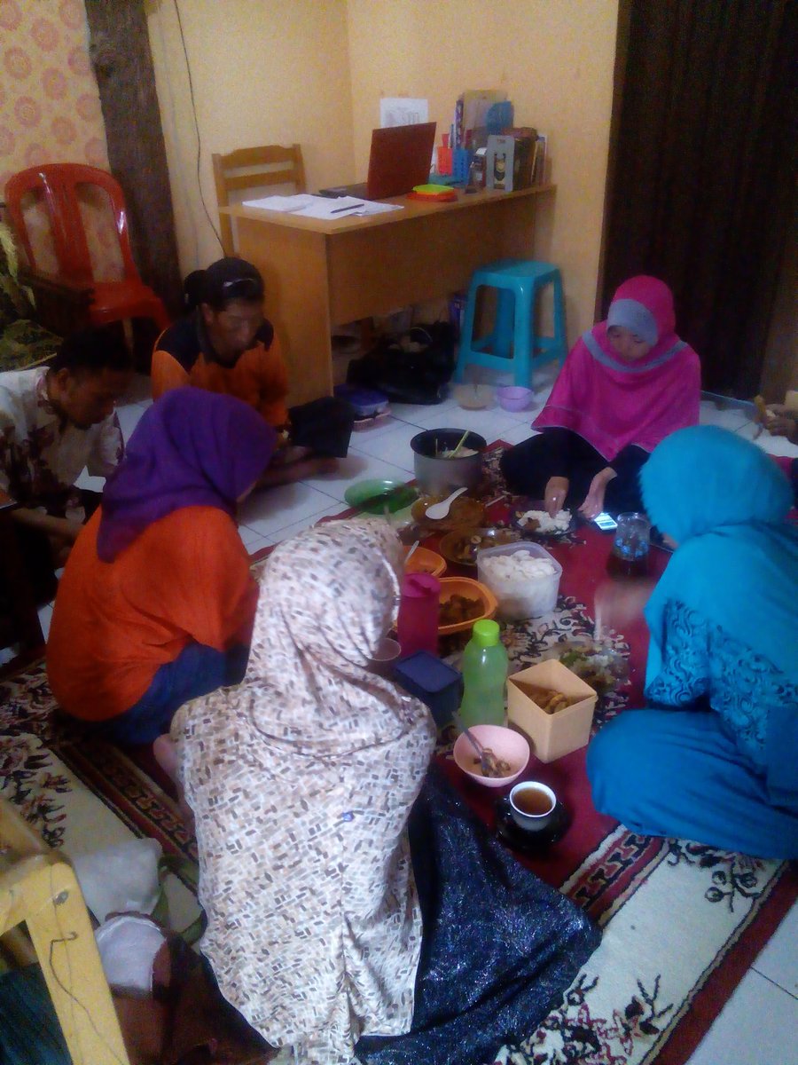 Pertemuan tim kerja #PelangiZipper membangun sosial entrepreneur