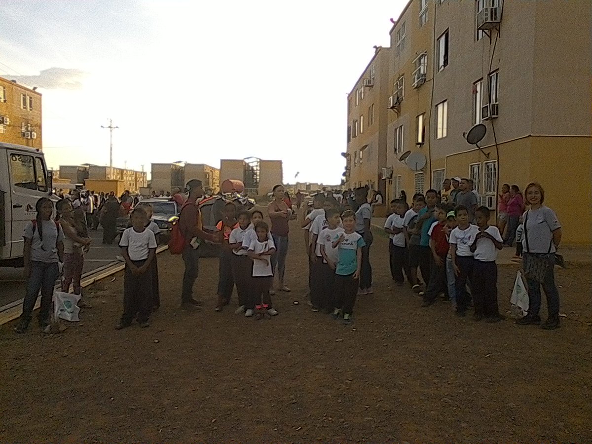 mevenfalcon's tweet photo. Lanzamiento del Plan Vacacional Comunitario #Gincana #MevenSomosTodos #CampismoJuvenil @NicolasMaduro @somosmeven https://t.co/uFO3m1RyxT