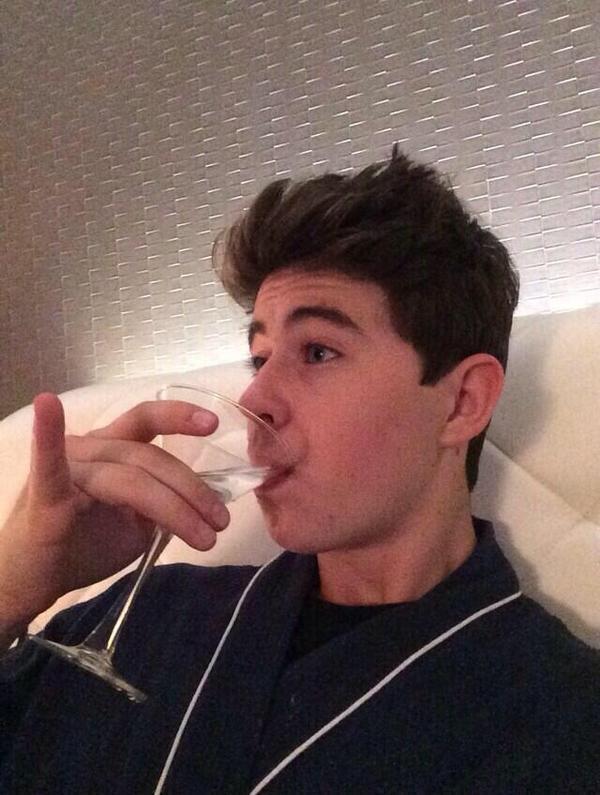 mrcddl's tweet photo. Eu vendo essa treta toda do biel https://t.co/JlUzotQ0oa